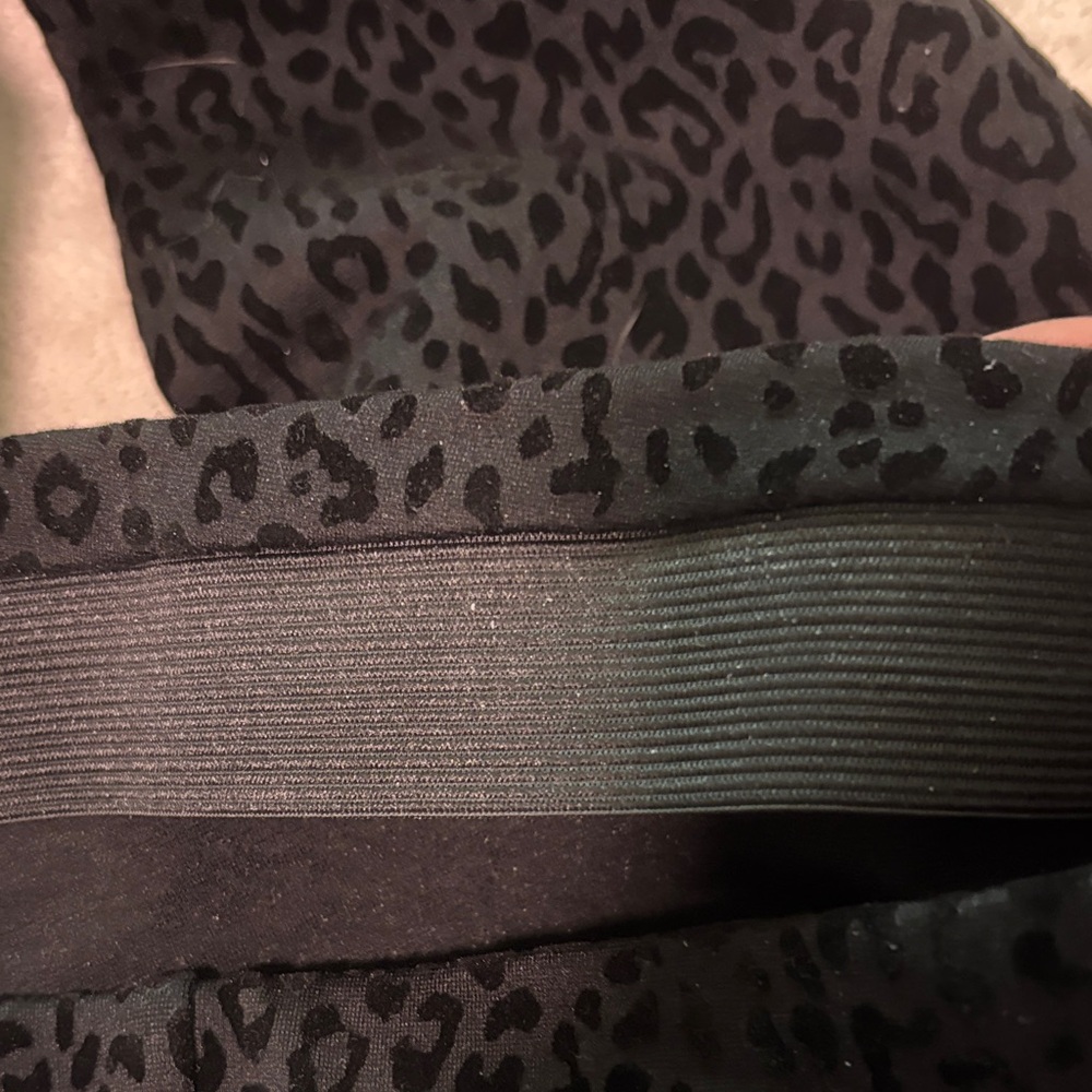 Nanette Lepore..Sz 8…Black on Black Velvet Leopard Skinny Pants…NWOT - Picture 5 of 7